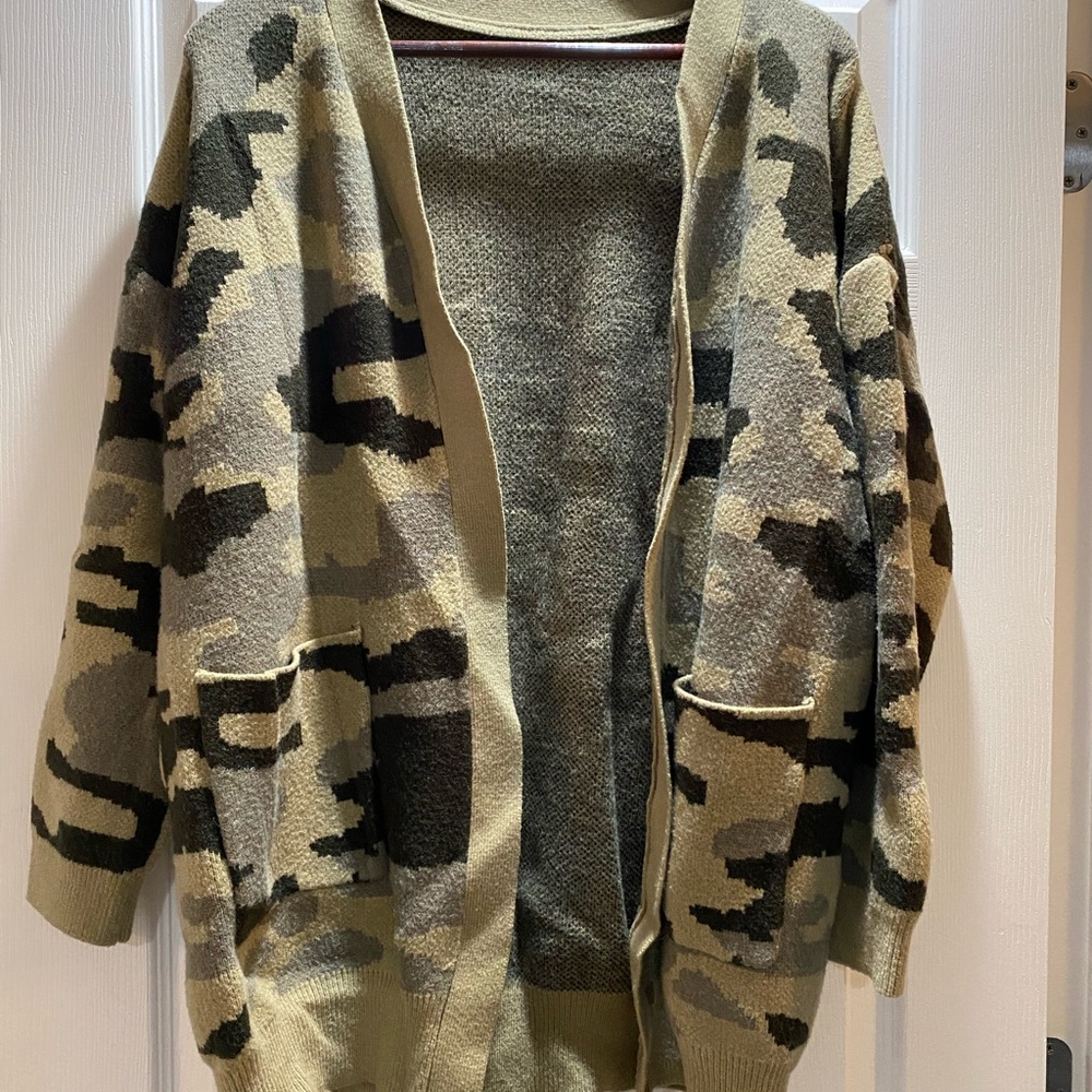 Women’s Camo Cardigan